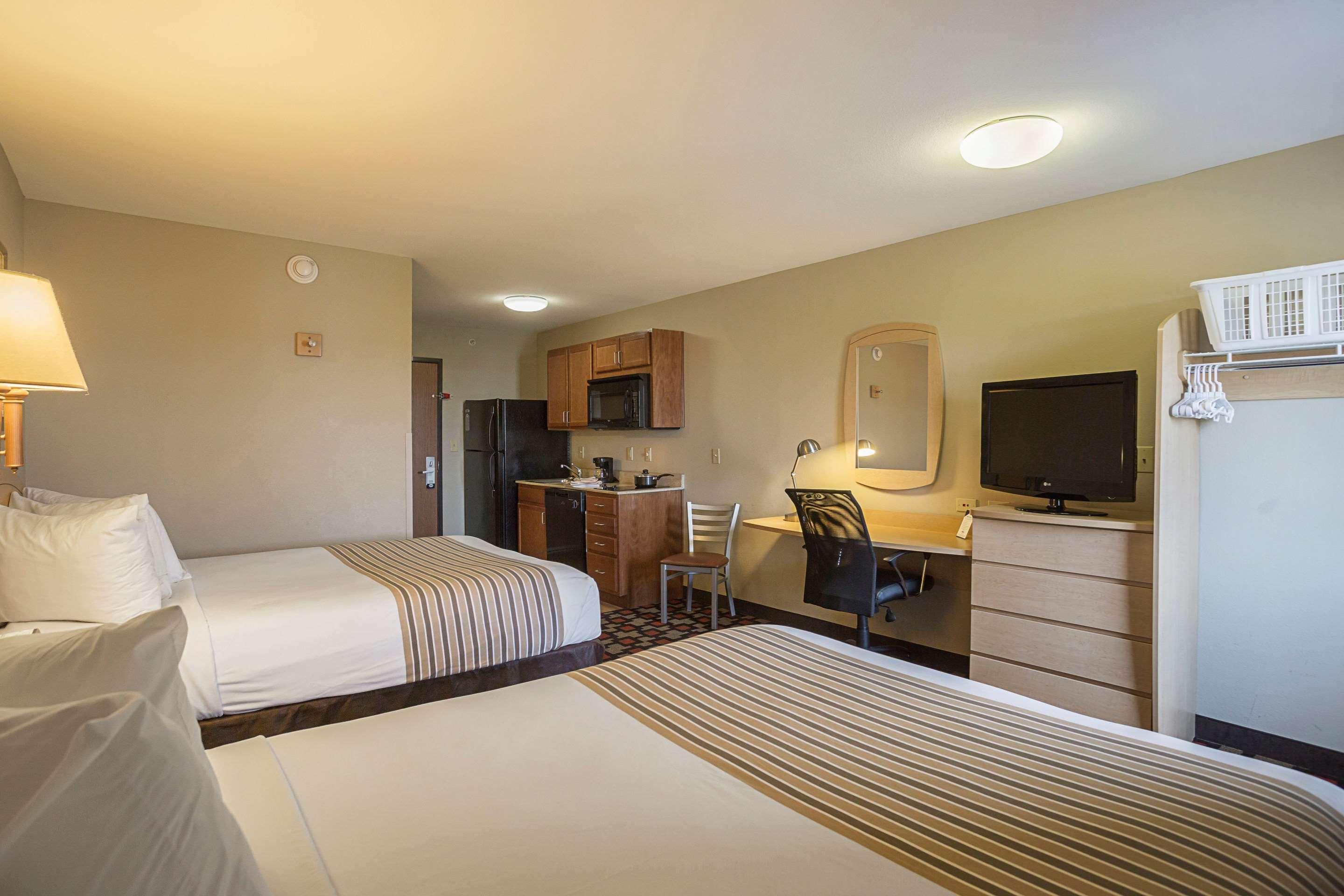 Efficiency, 2 Queen Beds