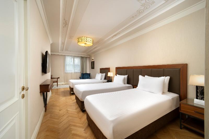 Connection Family Twin + Triple Room