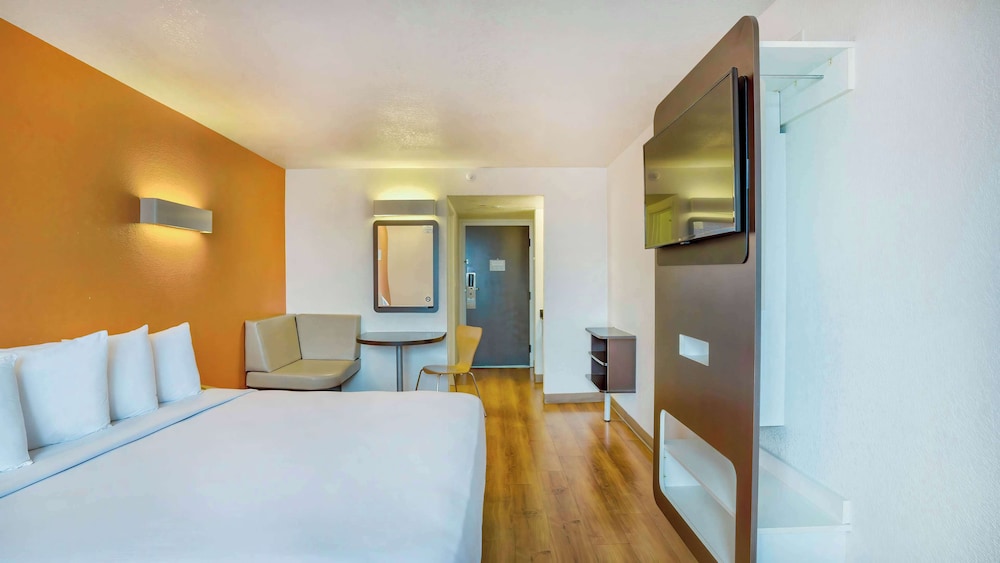 Studio6 Suites Los Angeles, CA - Los Angeles LAX 5/33