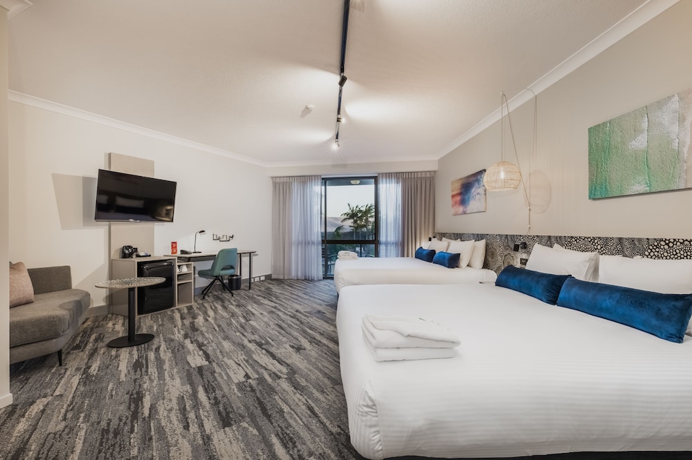 Spa, Family, Studio, King and Twin Beds 4/10