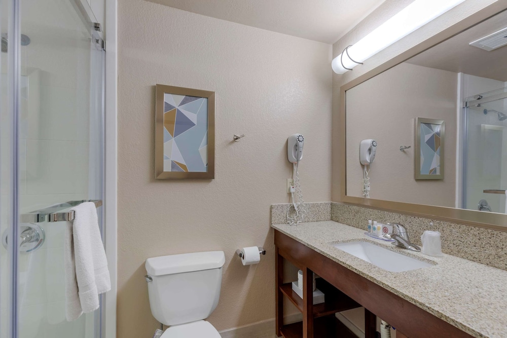 Comfort Inn and Suites Boulder 9/35