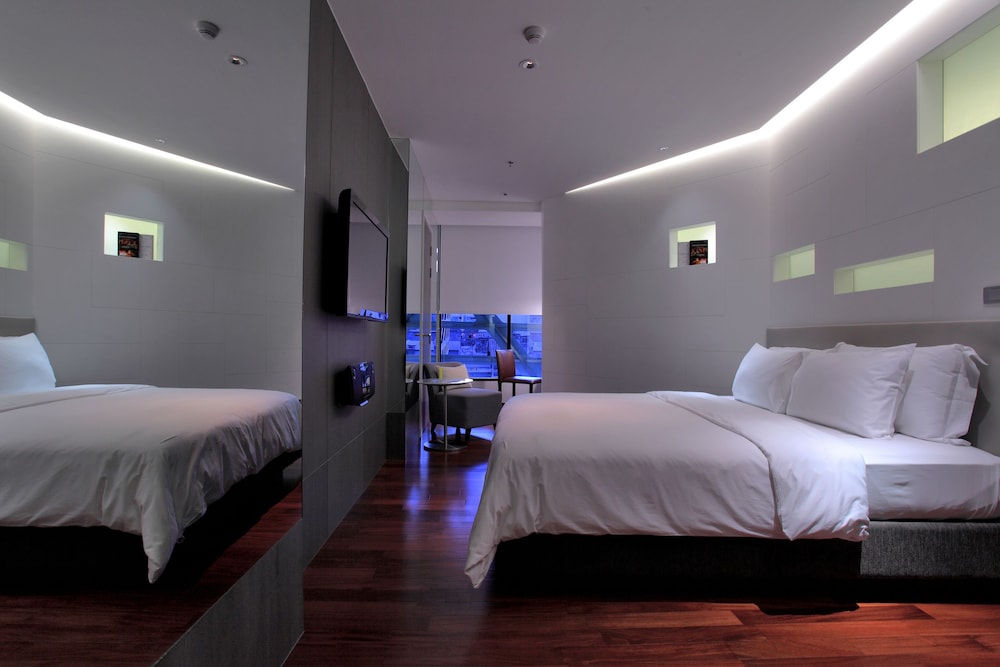 Lit Bangkok Hotel 49/107