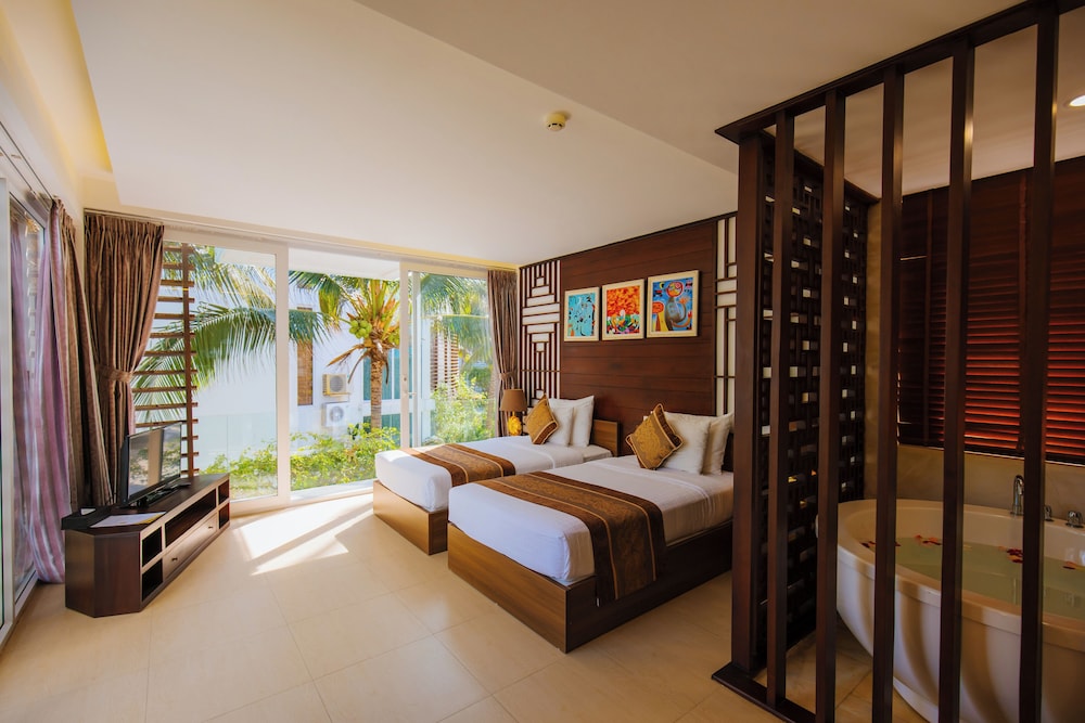 GRAND, PREMIUM, GARDEN VIEW
