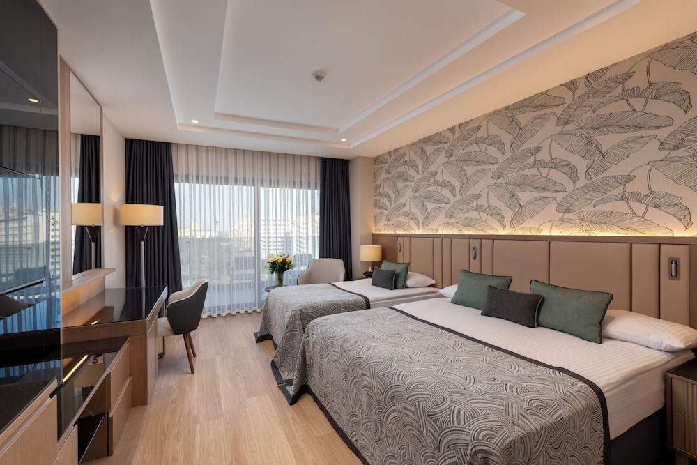 Miracle Resort Hotel 23/72