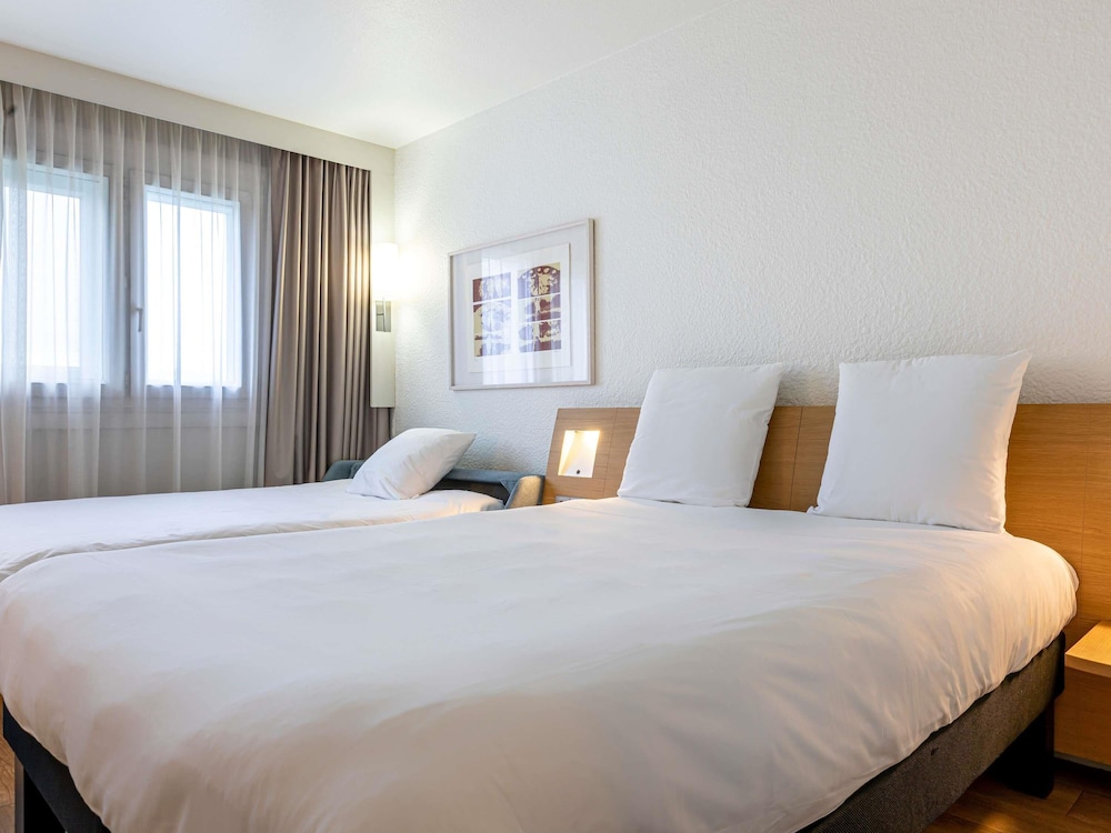 Hotel Mercure Paris Le Bourget 27/74