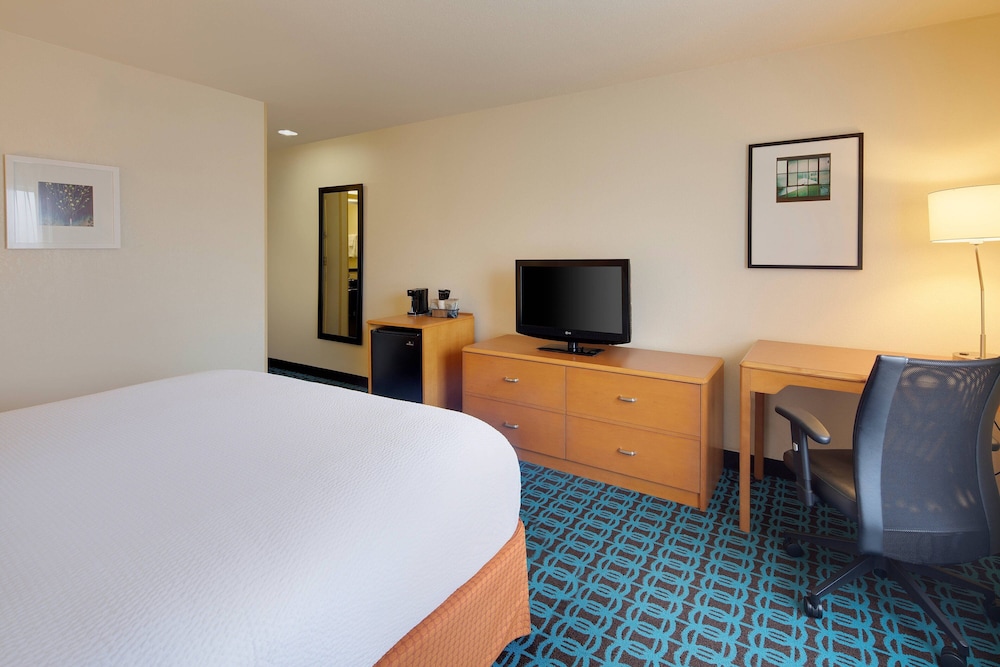 ROOM, KING BED, ACCESSIBLE