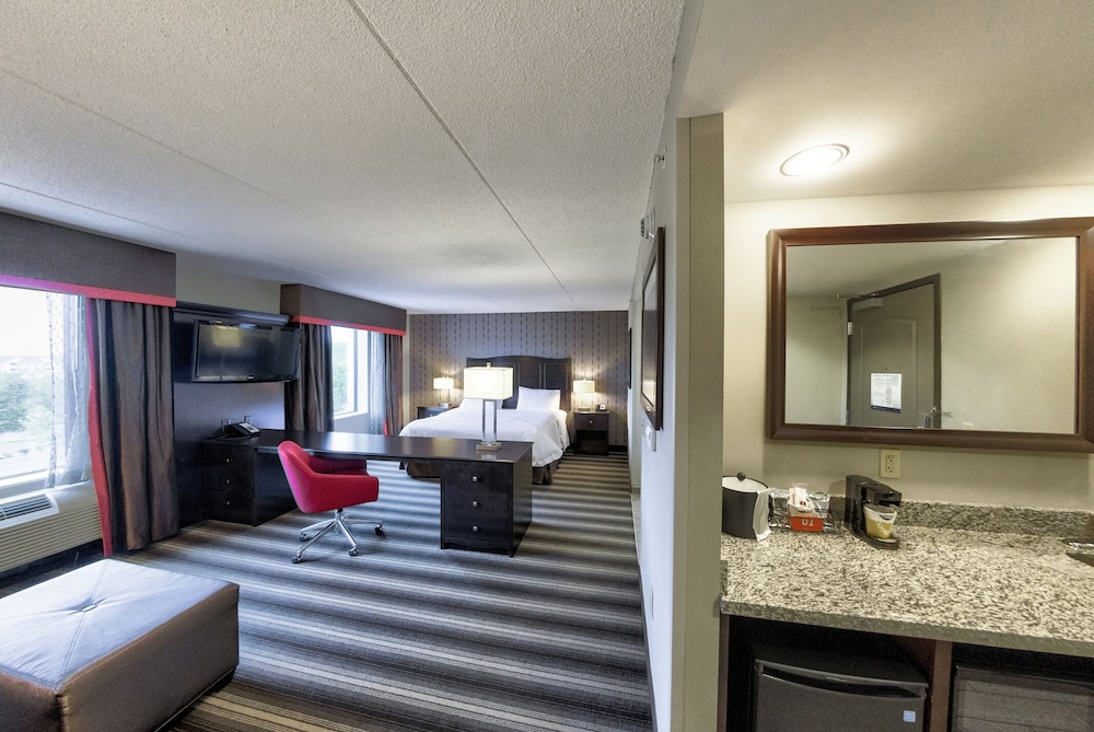 HAMPTON INN NEPTUNE/WALL 40/54