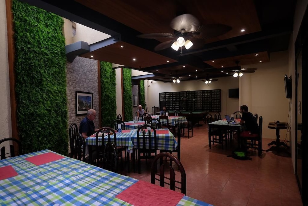 Kiwi Hotel 35/50