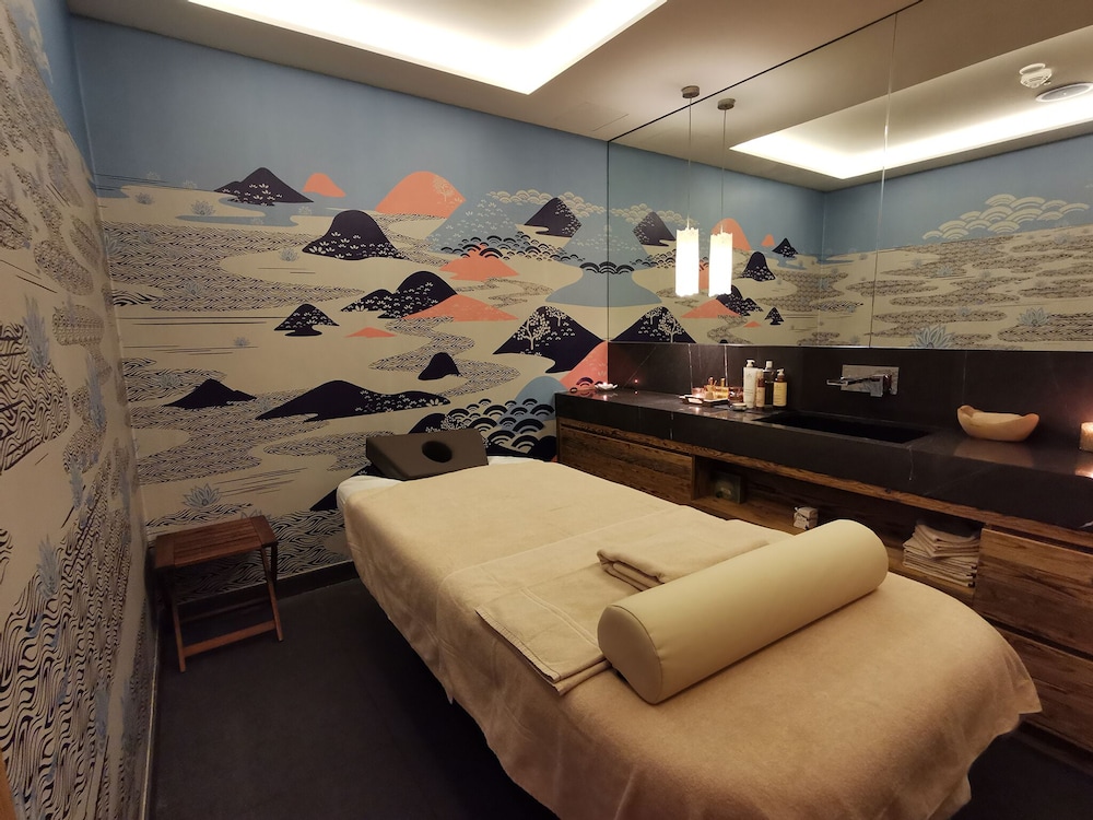 Hotel de Rougemont and Spa 39/50