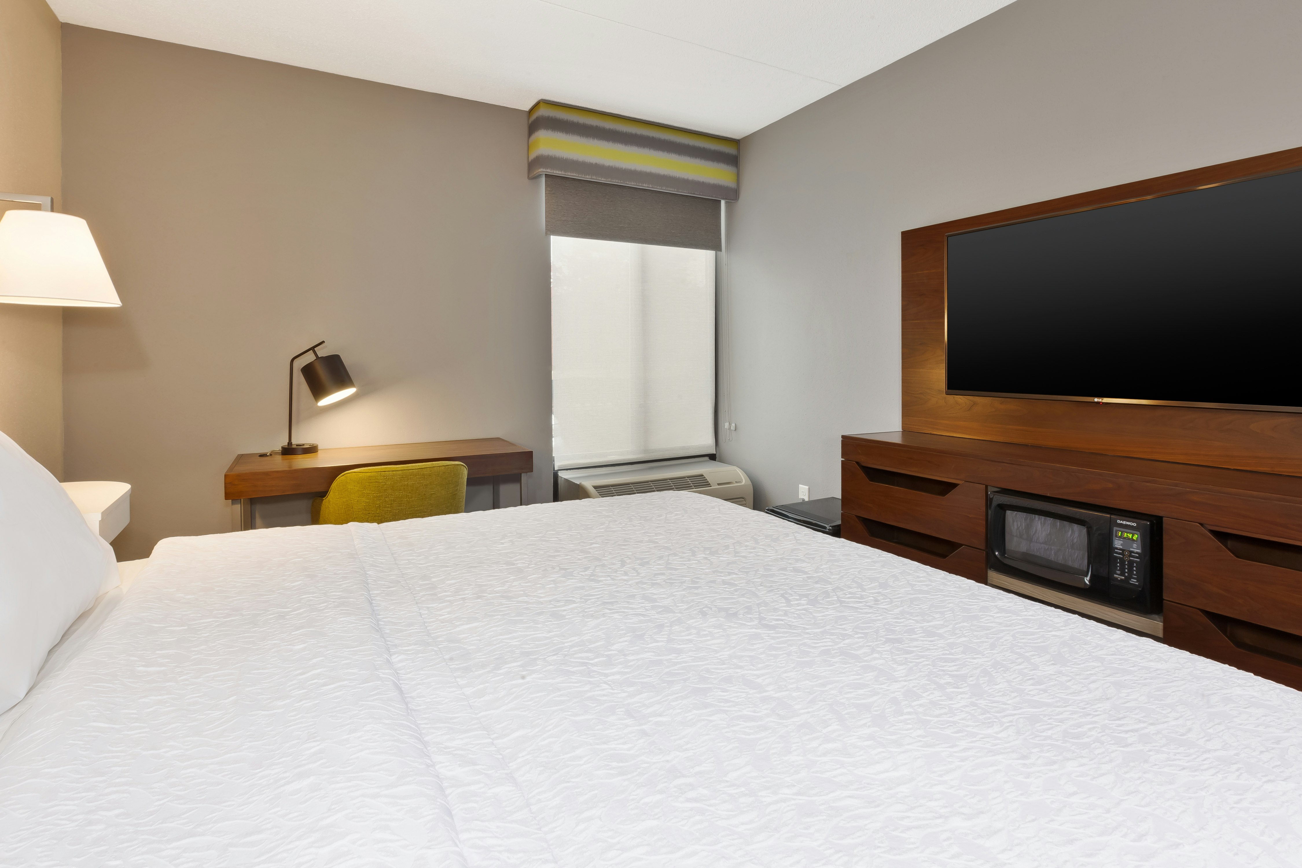 Room, Queen Bed, Hampton Inn Traverse City 3/5