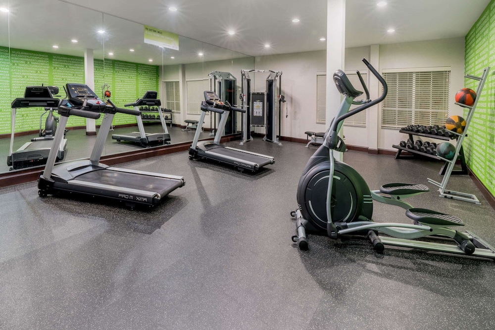 La Quinta Inn & Suites by Wyndham Fort Worth Arlington West 25/41