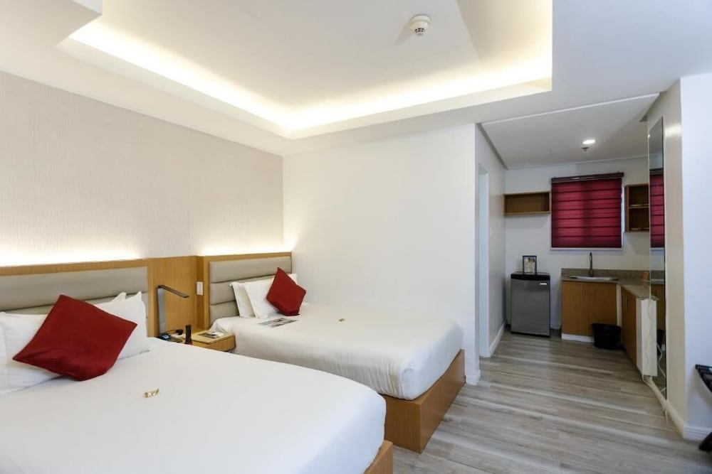 Regency Grand Suites 10/66