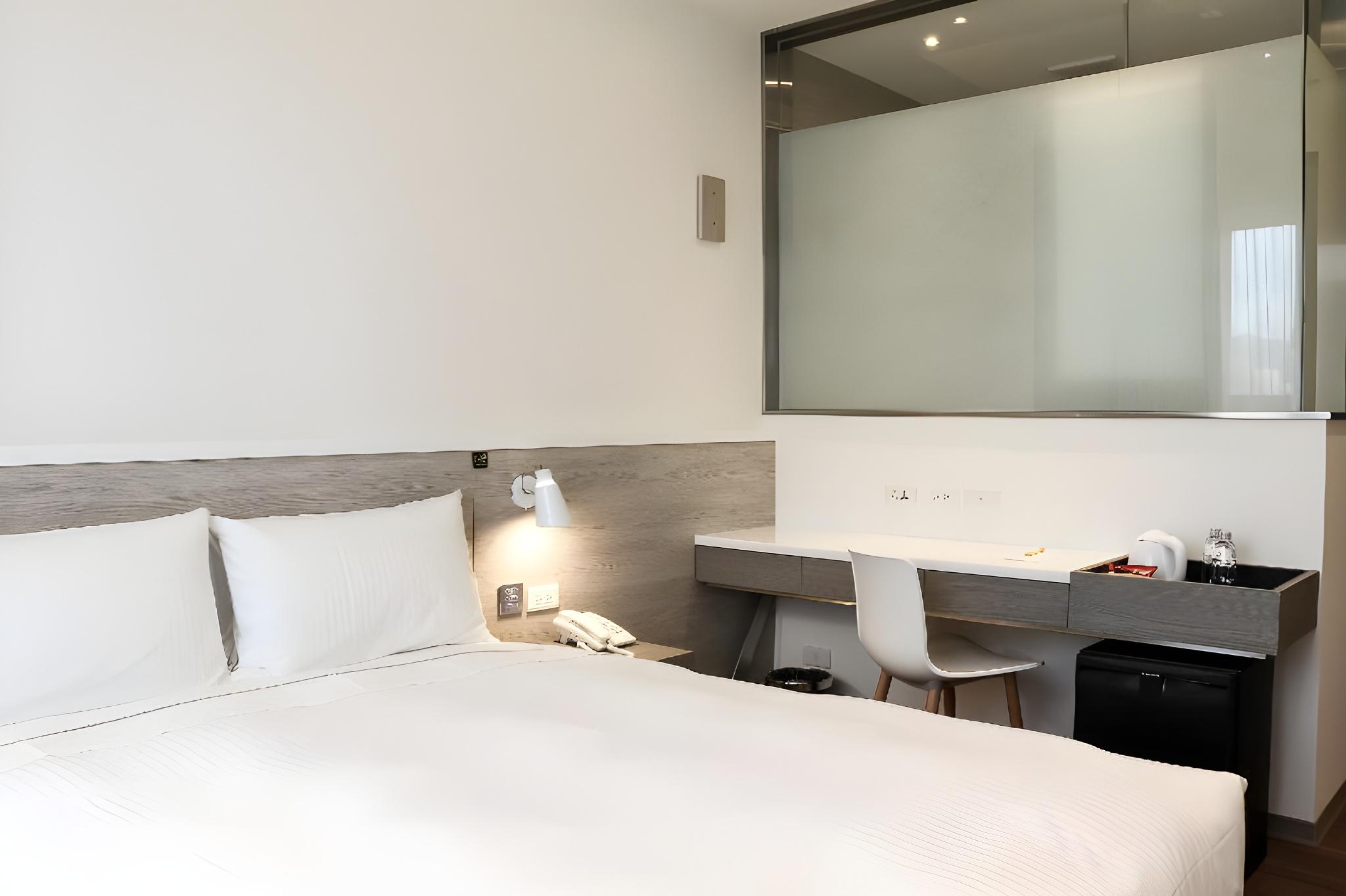 Room, 2 Double Beds, Street View