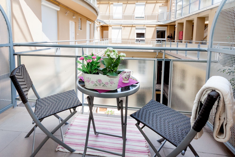 Grand Budapest Penthouse 77/82