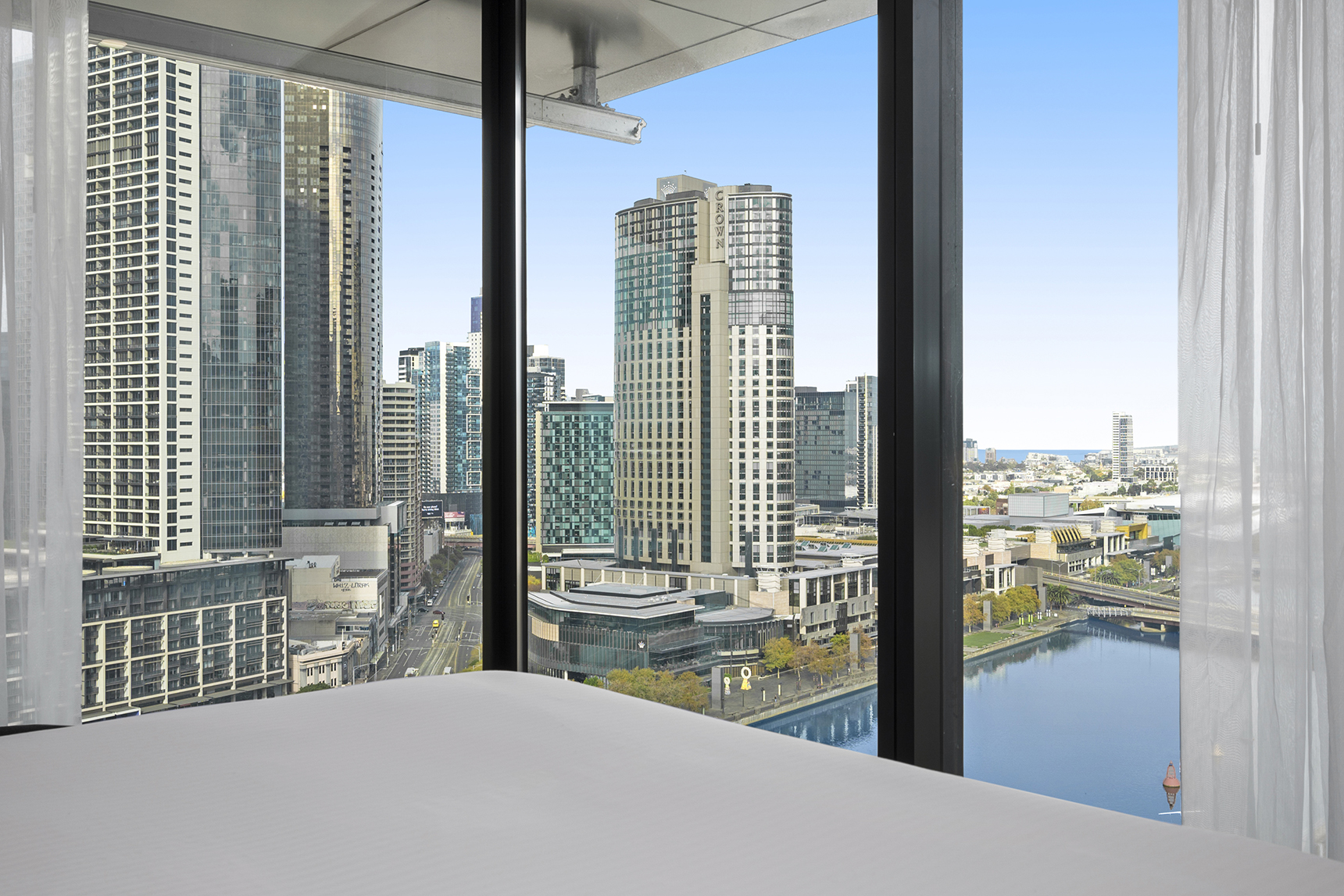 Room, River View, Corner, Vibe Hotel Melbourne 4/5