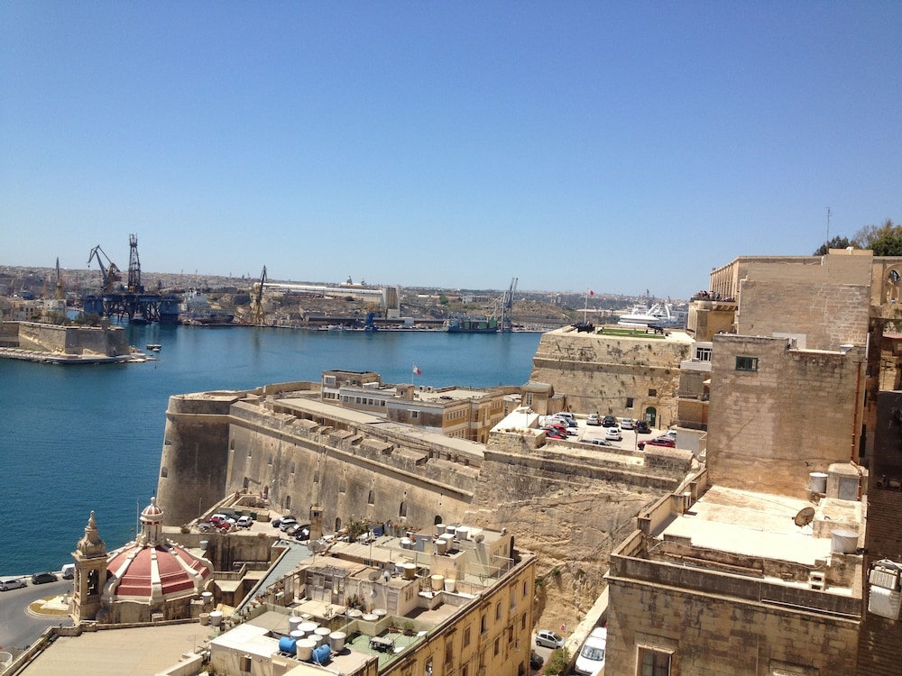 Grand Harbour Hotel 36/45