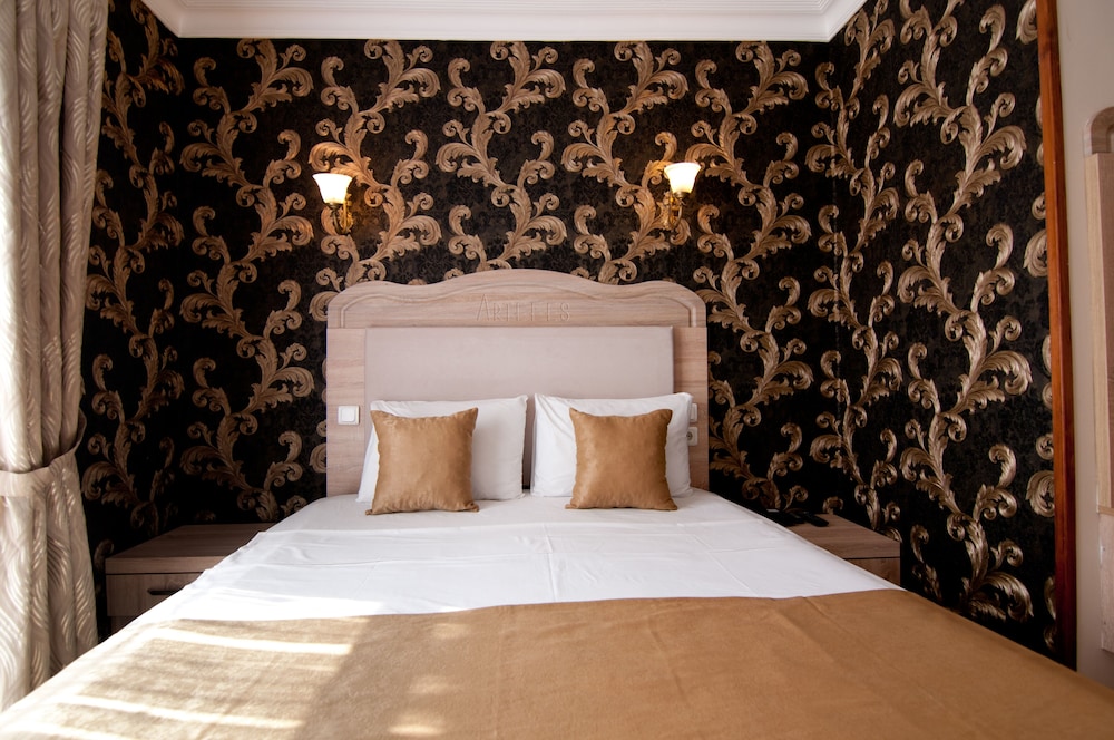 Artefes Hotel 10/70