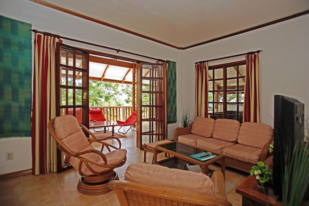 El Galleon Beach Resort Asia Divers 46/68