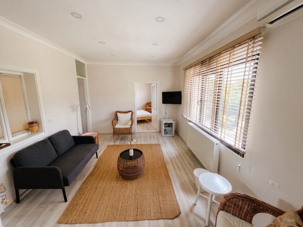 Attalos Suites Hotel 40/58