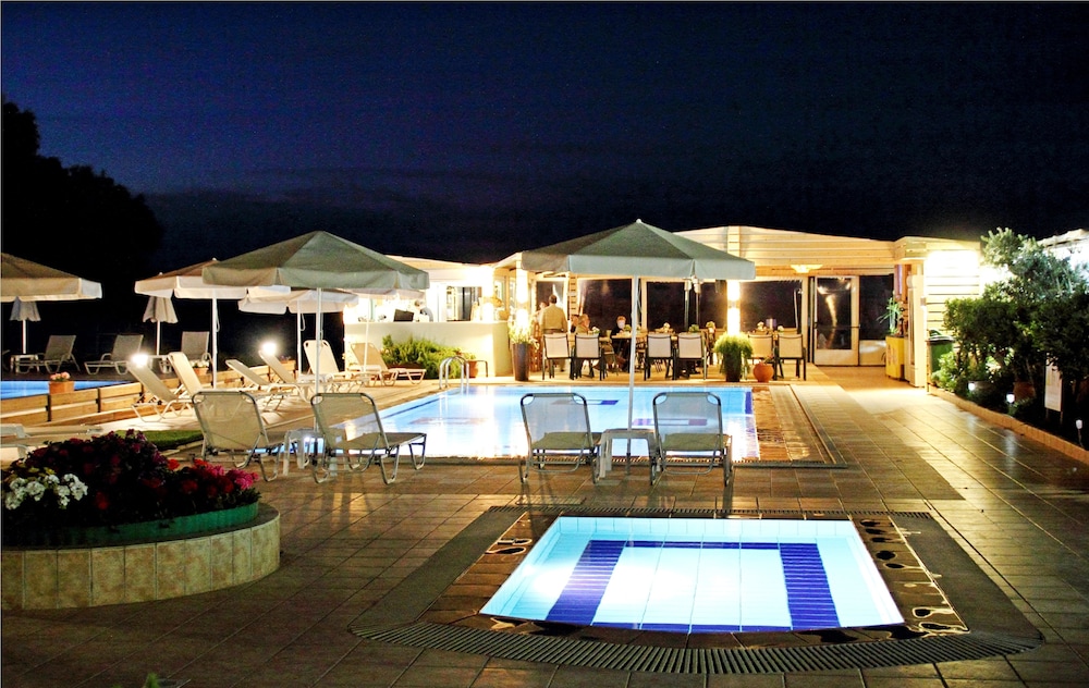 Esperides Beach Hotel Apartments in CHANIA