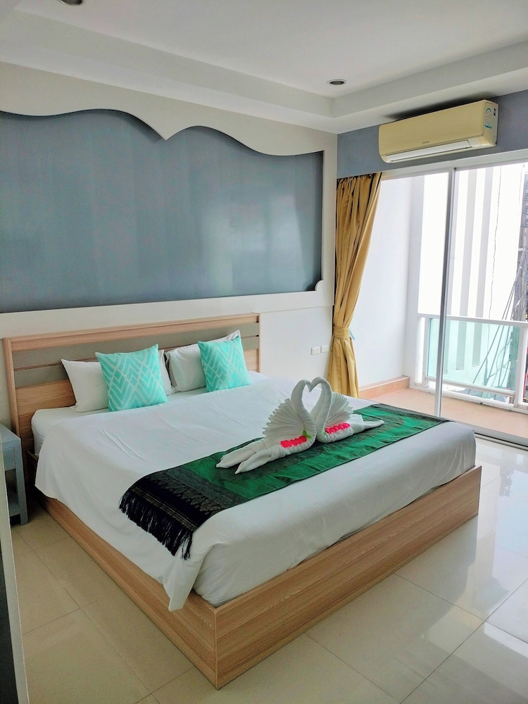 T & C Hotel Patong Beach 9/70