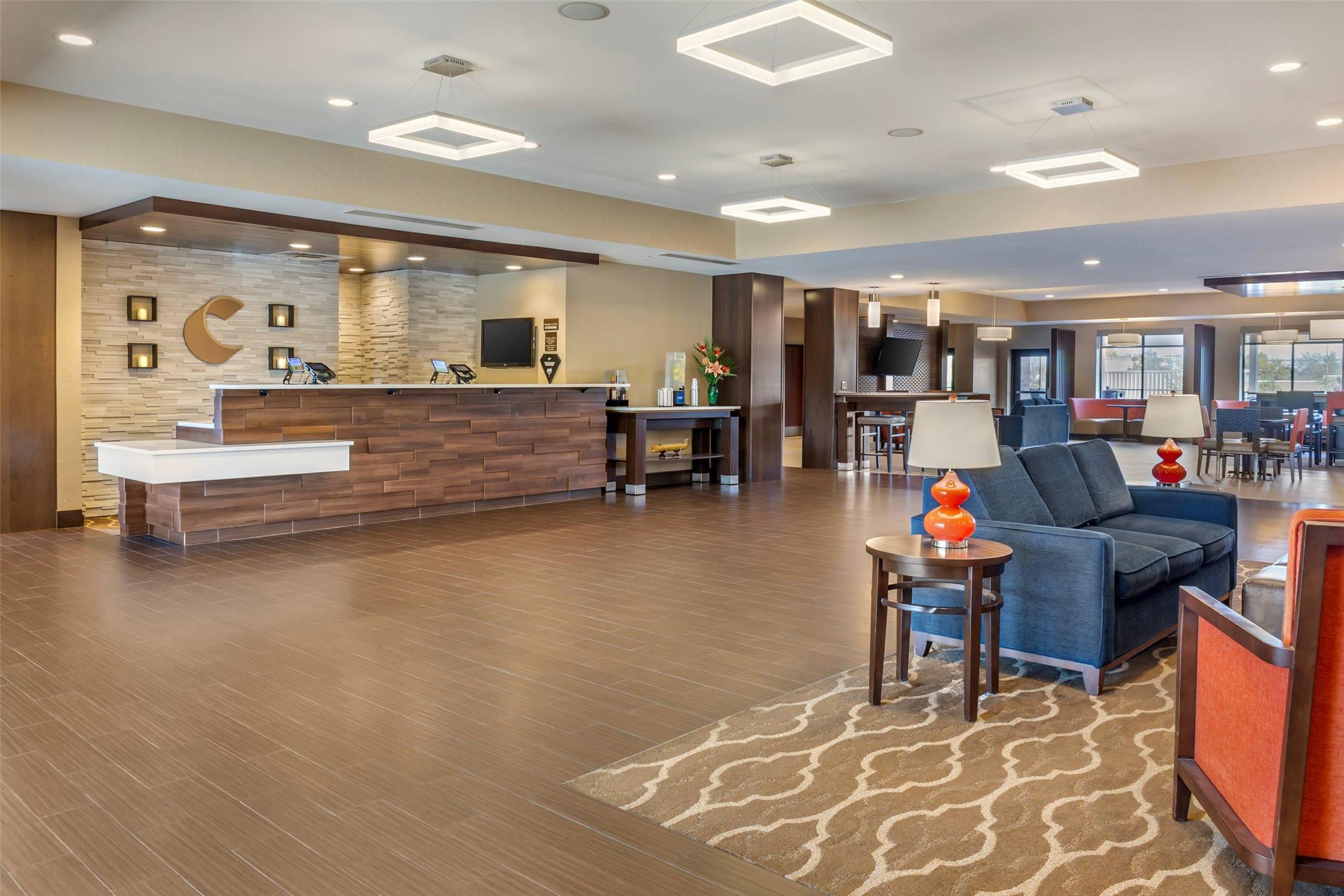 Comfort Suites Florence - Cincinnati South 8/40