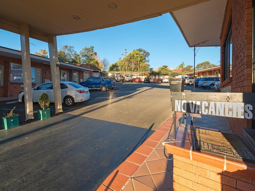 3 SISTERS MOTEL 3/39
