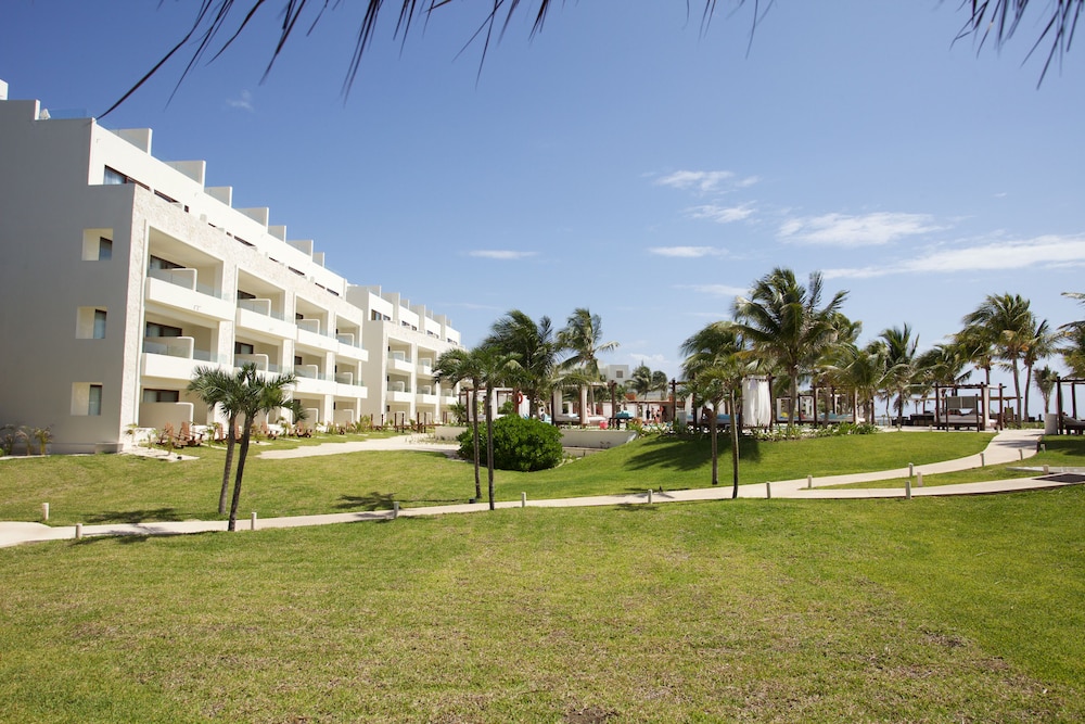 Akumal Bay Beach & Spa Resort 65/69