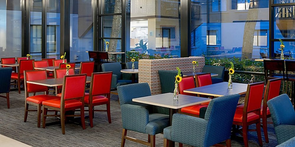 Holiday Inn Express Nashville Airport 34/49