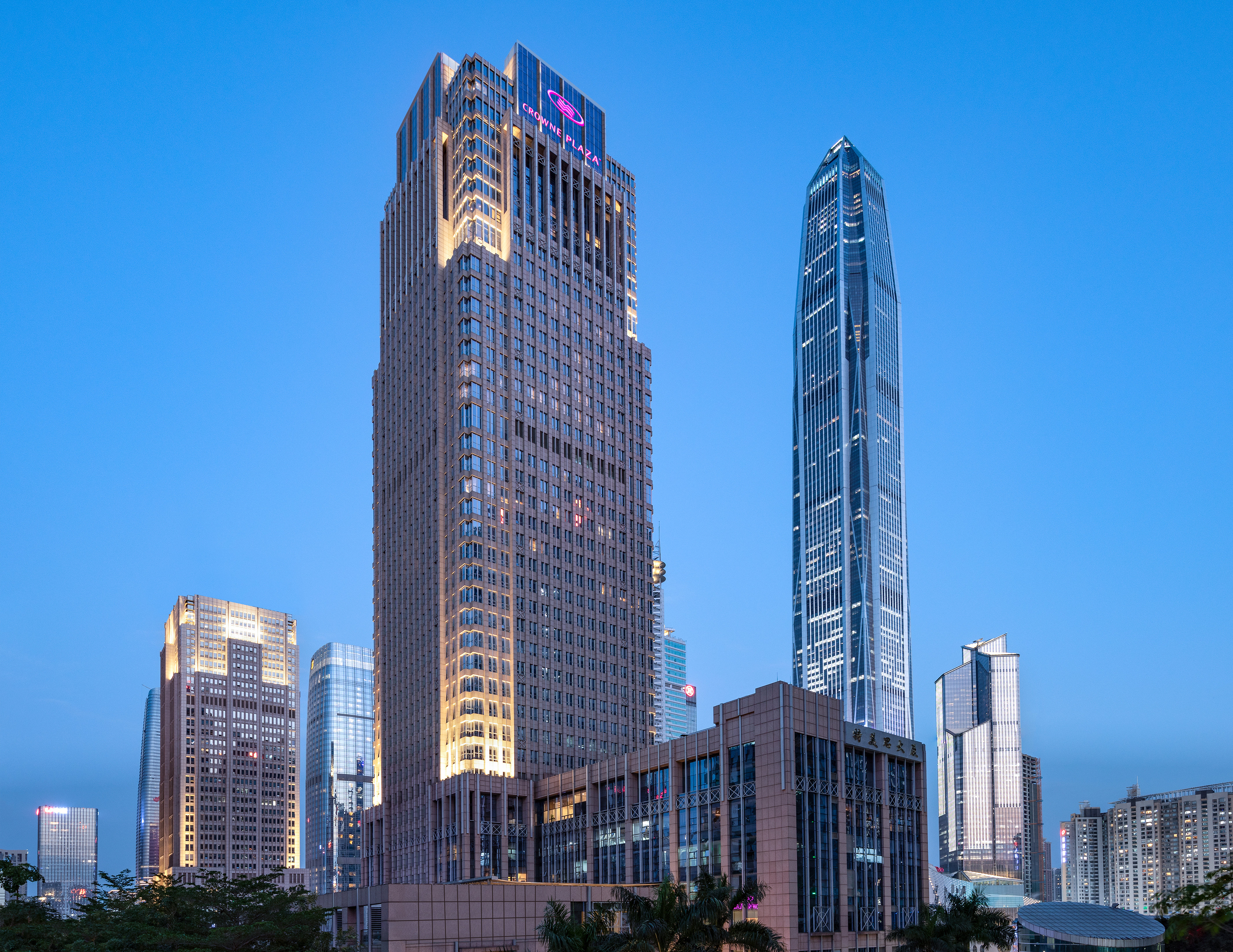 Crowne Plaza Shenzhen Futian 82/86