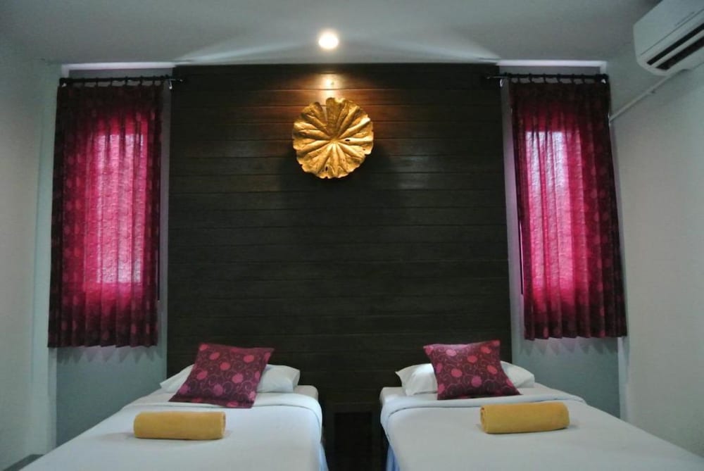 Phang Nga Guesthouse in PHANG NGA