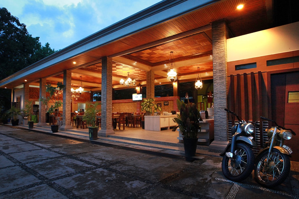 Green Tropical Village Hotel Resort 1/61