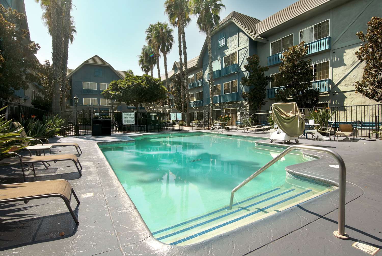 Azure Hotel & Suites, Trademark Collection by Wyndham 7/21