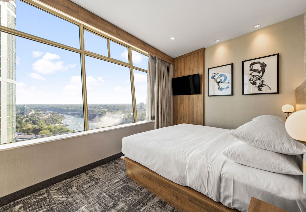 The Tower Hotel Fallsview 10/50