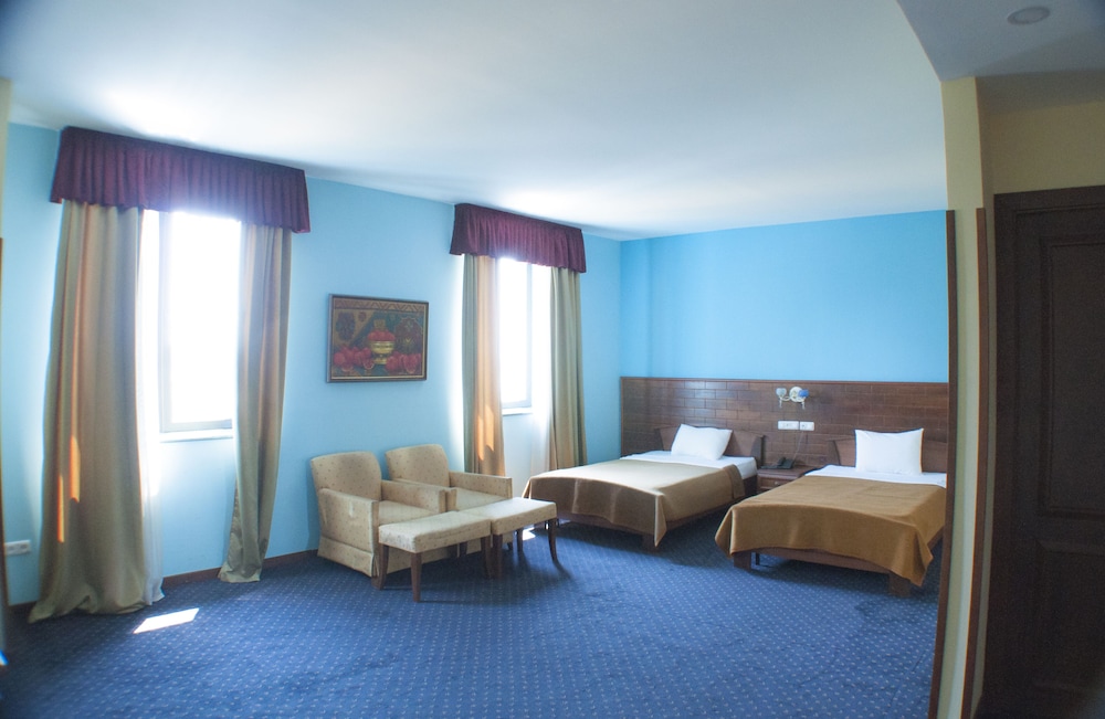 Ararat Hotel 18/50