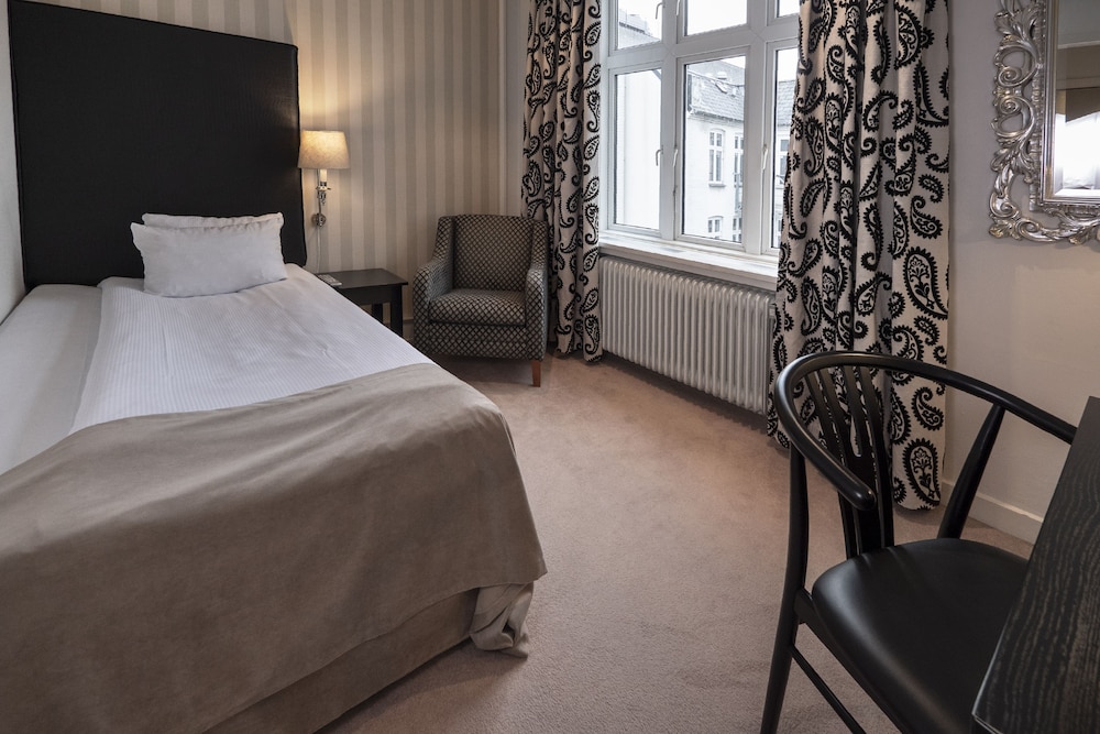 Hotel Mayfair 17/67