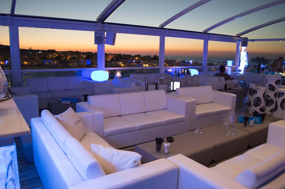 H Hotel Adults Only 52/68