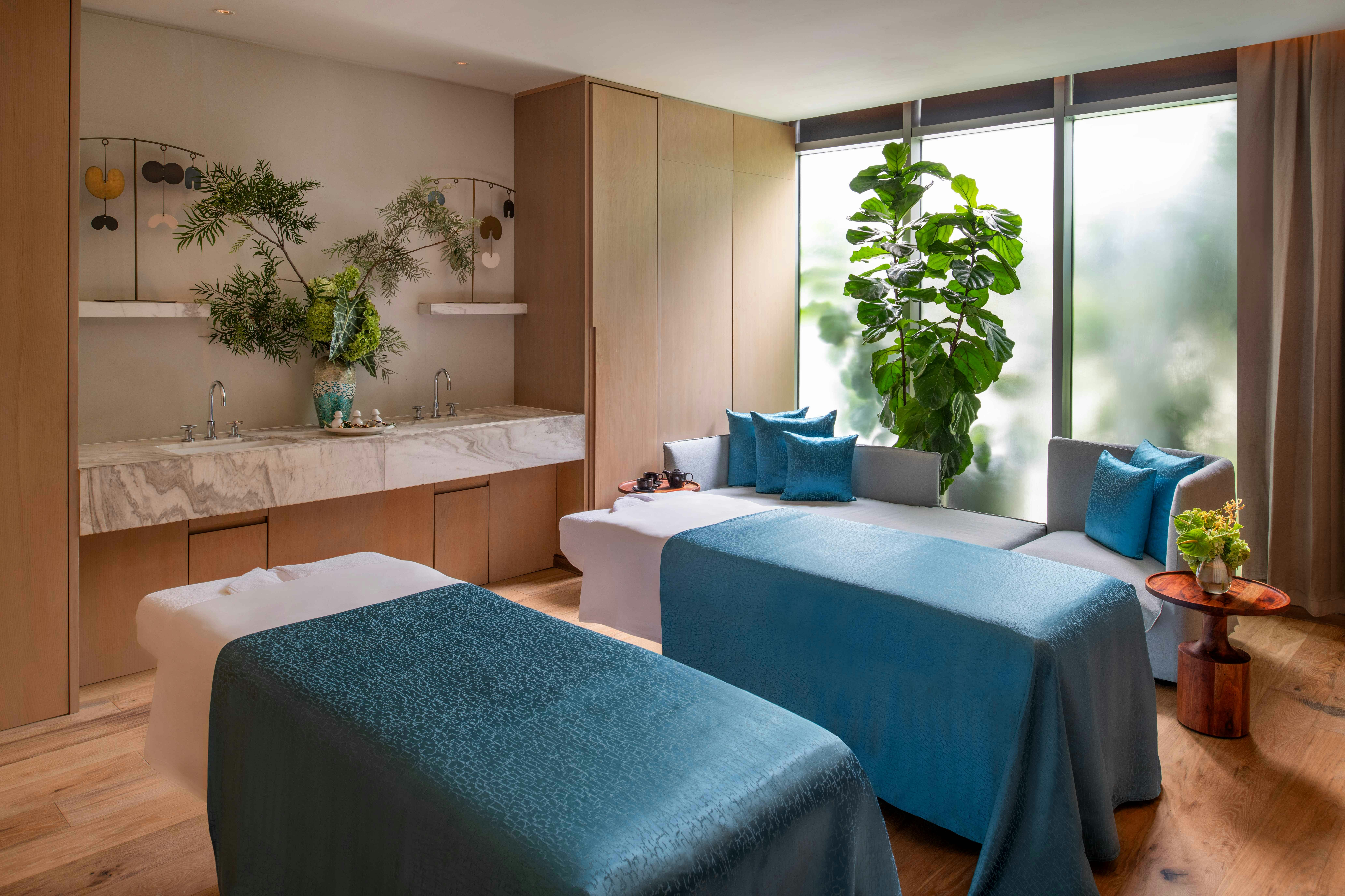 Four Seasons Hotel Bengaluru At Embassy One 22/75