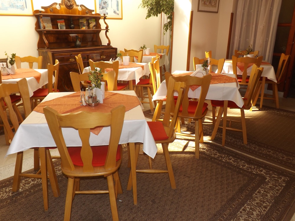 Helios Hotel Pension 50/73