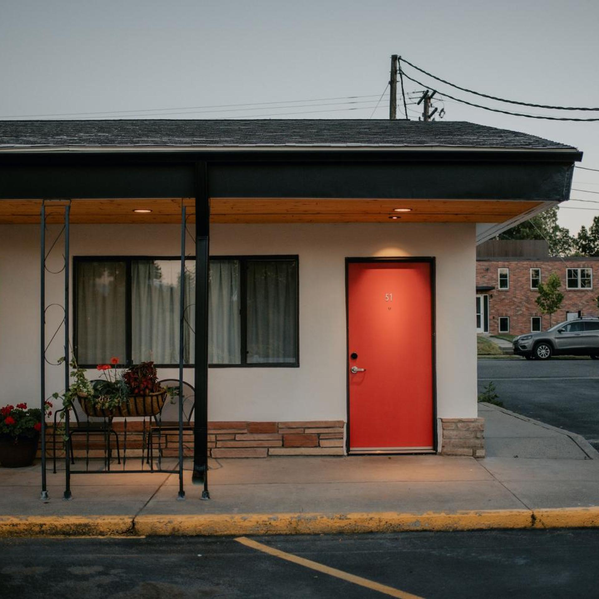 The Sapphire Motel 5/50
