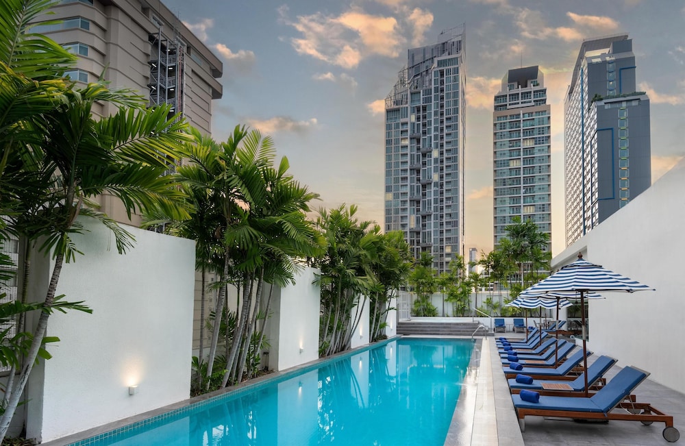 RADISSON SUITES BANGKOK SUKHUMVIT 68/73