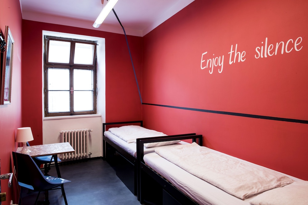 Hostel Eleven 12/48