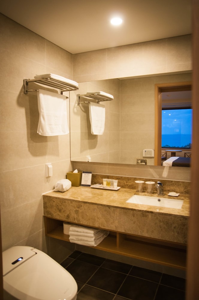 Benikea Jungmun Hotel 50/50