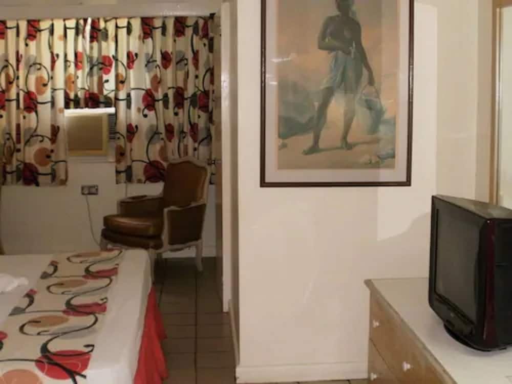 Pineapple Court Hotel 26/36