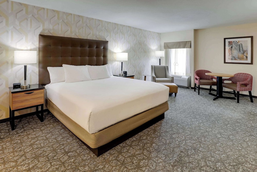 Drury Inn and Suites Birmingham Lakeshore Drive 9/50