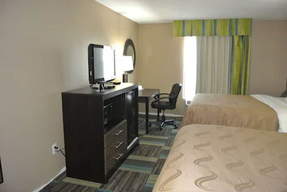 Quality Inn & Suites Arnold St Louis 17/29