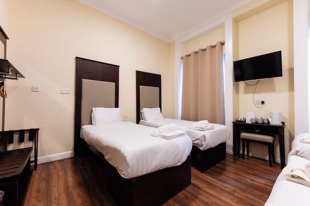 Astoria Hotel 24/42