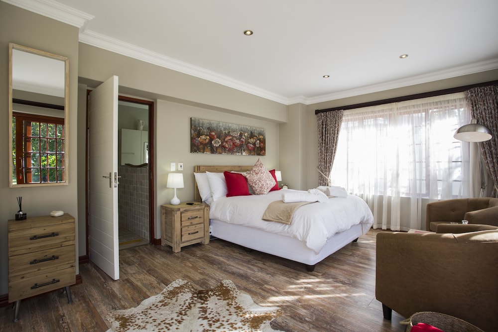 The Browns' Luxury Guest Suites 5/38