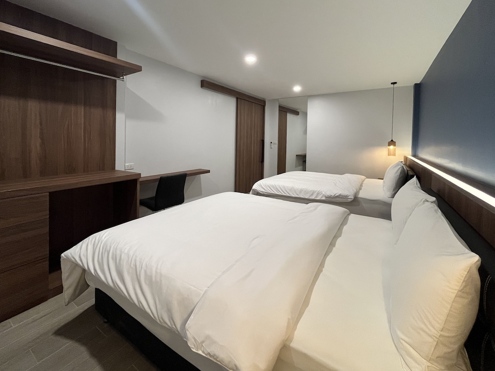 غرفة ديلوكس رباعية بسريرين كوين بغرفة نوم واحدة، Rendezvous Oldtown Chiangmai (SHA Extra Plus) 2/2