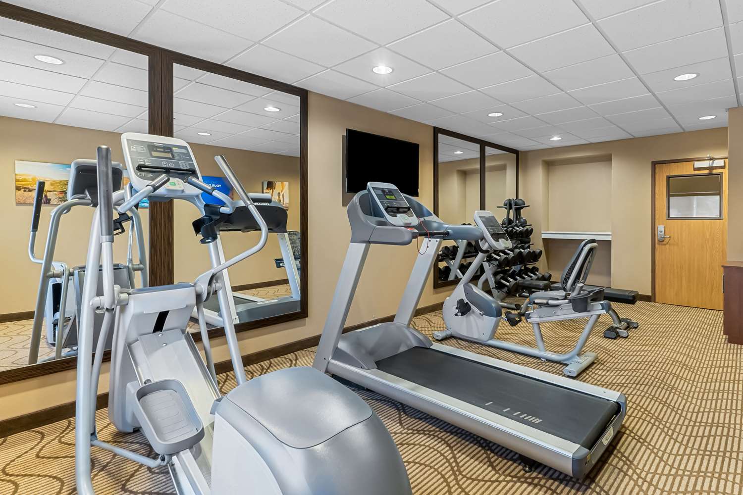 Comfort Inn & Suites Near University Of Wyoming 24/40